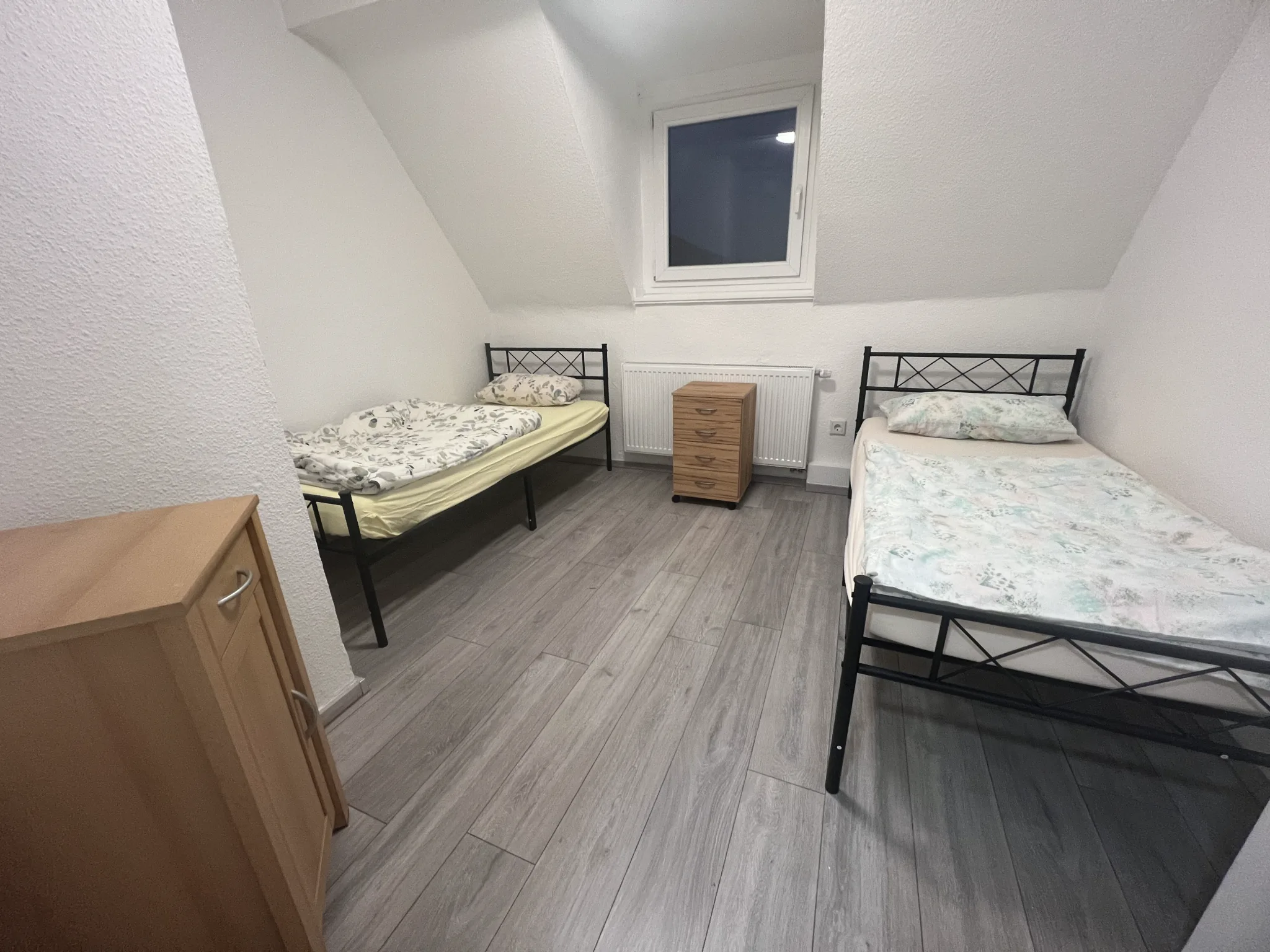 Zentrale Monteurwohnung Leverkusen – Parkplatz direkt am Haus – Bild 3