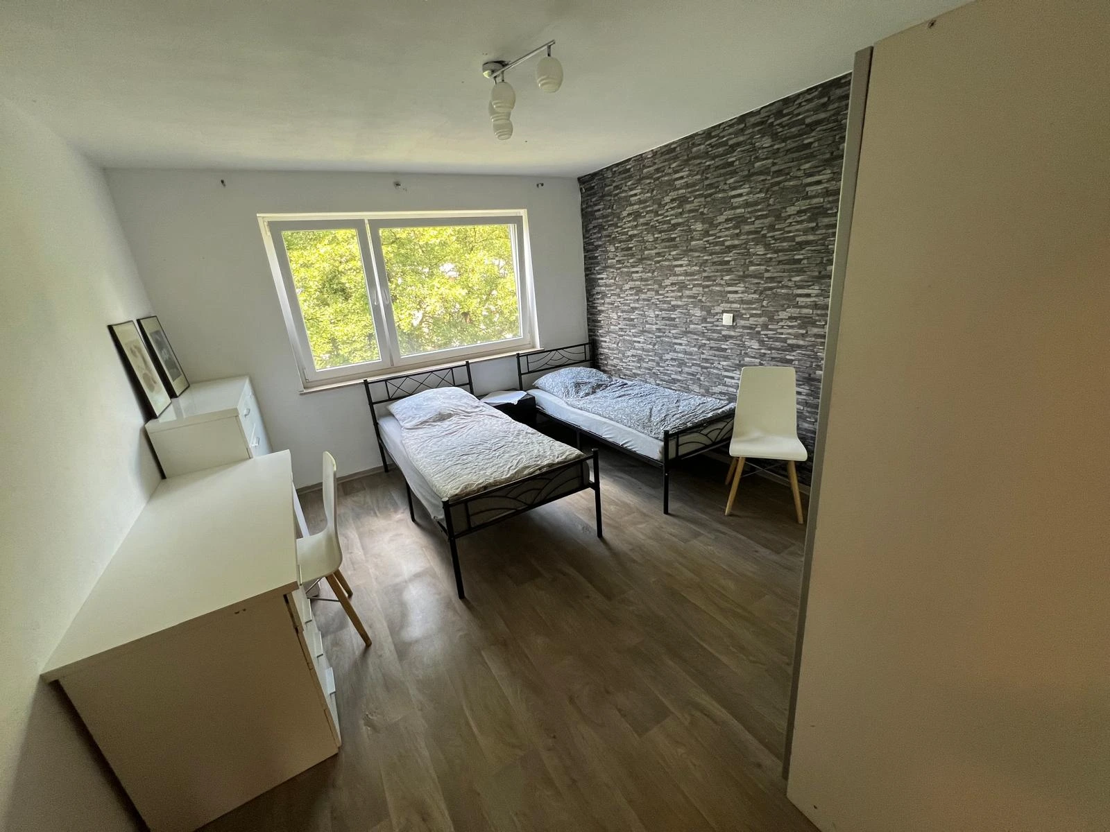 Monteur-Apartment Leverkusen – Vollausgestattete Küche & Einzelbetten – Bild 4